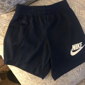 Nike boy short navy blue 2t